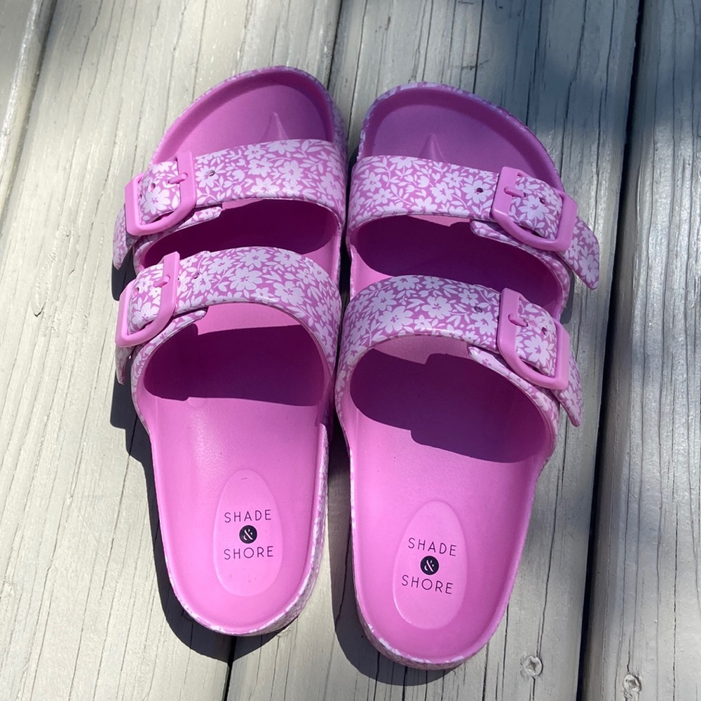 Shade and Shore (Target Brand) slides